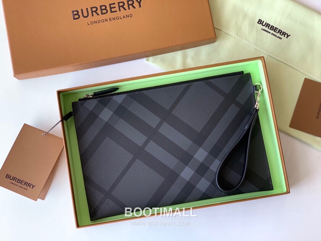 Burberry Grained Calfskin Clutch Pouch Bag with Zip Detail 버버리 그레인 송아지 가죽 클러치 파우치백 지퍼 디테일 036132 30cm 1