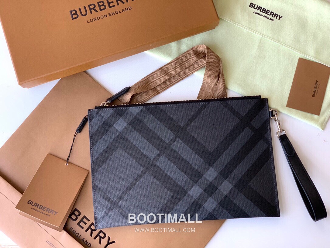 Burberry Grained Calfskin Clutch Pouch Bag with Zip Detail 버버리 그레인 송아지 가죽 클러치 파우치백 지퍼 디테일 036132 30cm 2