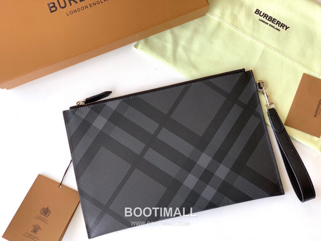 Burberry Grained Calfskin Clutch Pouch Bag with Zip Detail 버버리 그레인 송아지 가죽 클러치 파우치백 지퍼 디테일 036132 30cm 3
