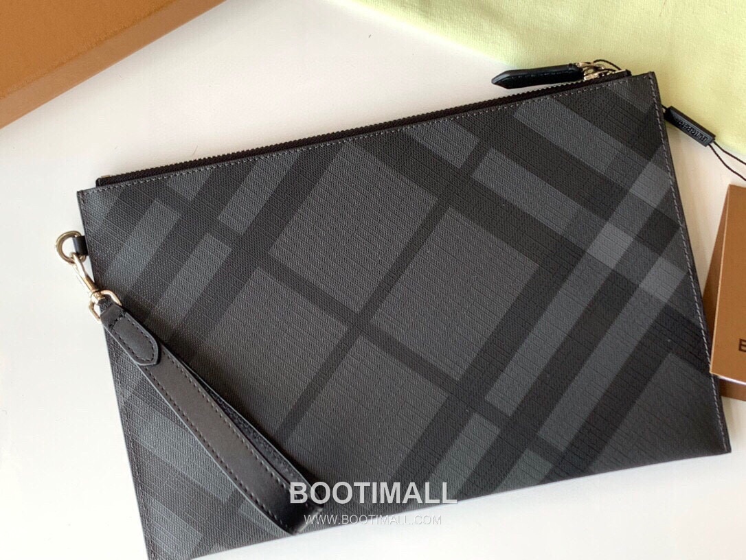 Burberry Grained Calfskin Clutch Pouch Bag with Zip Detail 버버리 그레인 송아지 가죽 클러치 파우치백 지퍼 디테일 036132 30cm 4