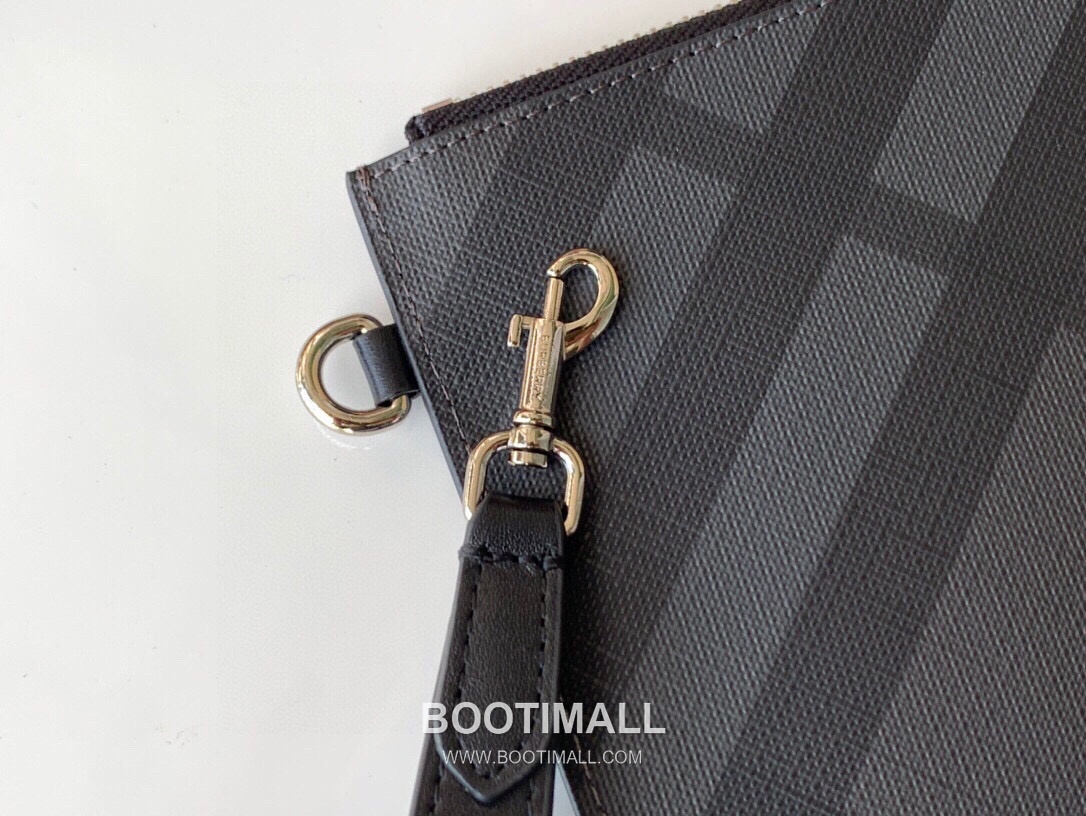 Burberry Grained Calfskin Clutch Pouch Bag with Zip Detail 버버리 그레인 송아지 가죽 클러치 파우치백 지퍼 디테일 036132 30cm 6