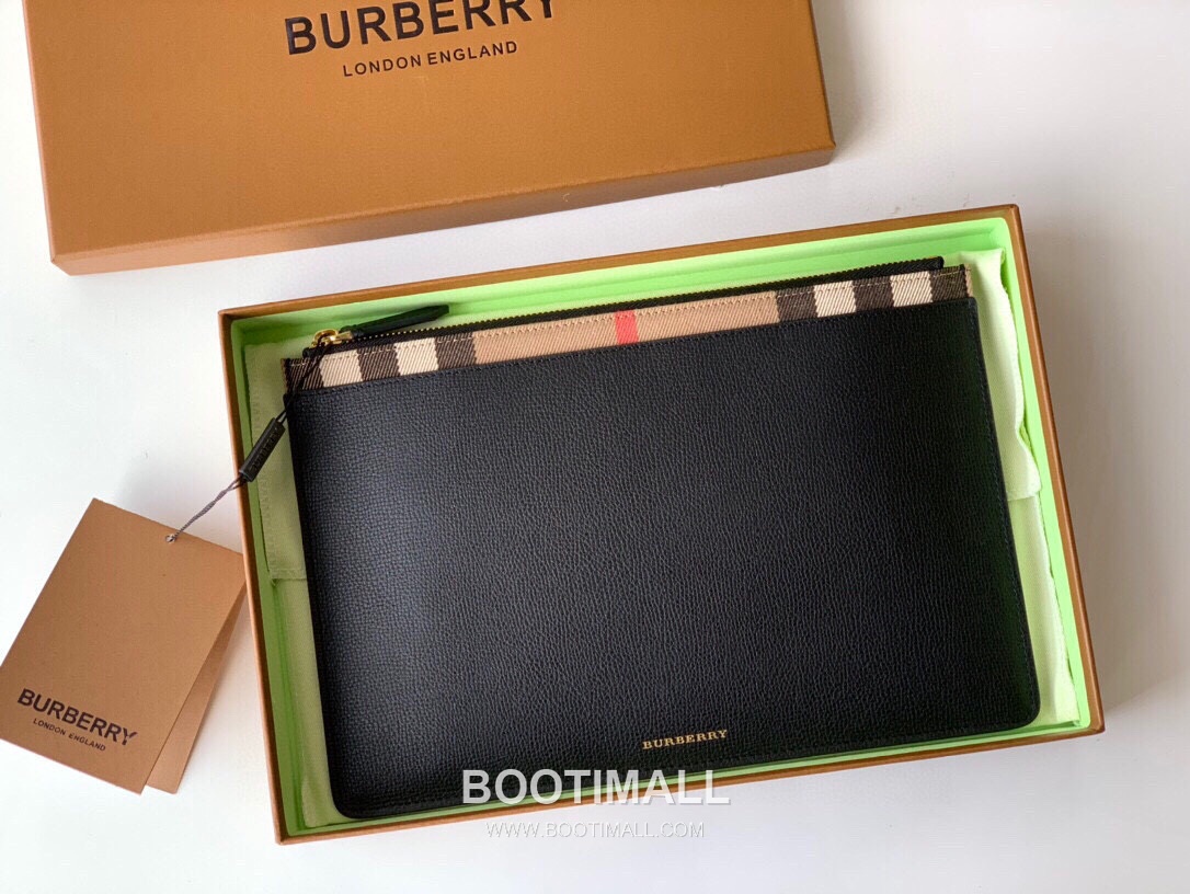 Burberry House Check Canvas Grained Leather Clutch Pouch Bag with Zip Detail 버버리 하우스 체크 캔버스 그레인 가죽 클러치 파우치백 지퍼 디테일 006132 30cm 1