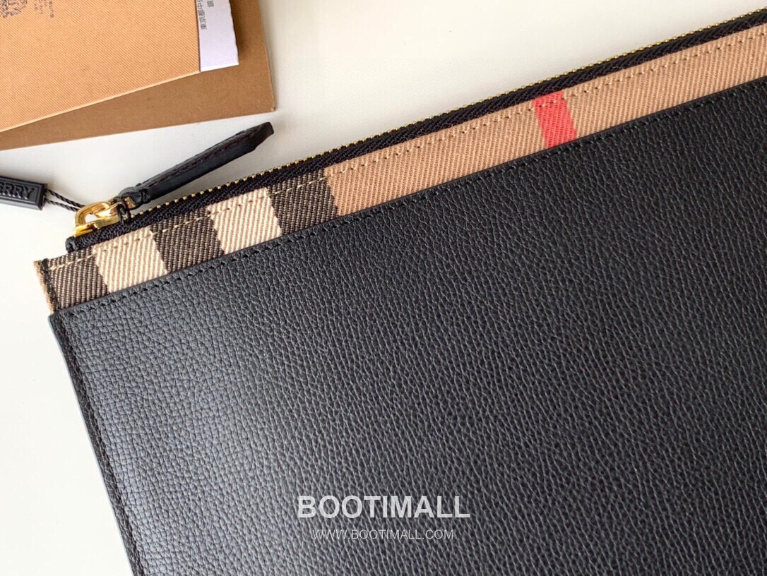 Burberry House Check Canvas Grained Leather Clutch Pouch Bag with Zip Detail 버버리 하우스 체크 캔버스 그레인 가죽 클러치 파우치백 지퍼 디테일 006132 30cm 5
