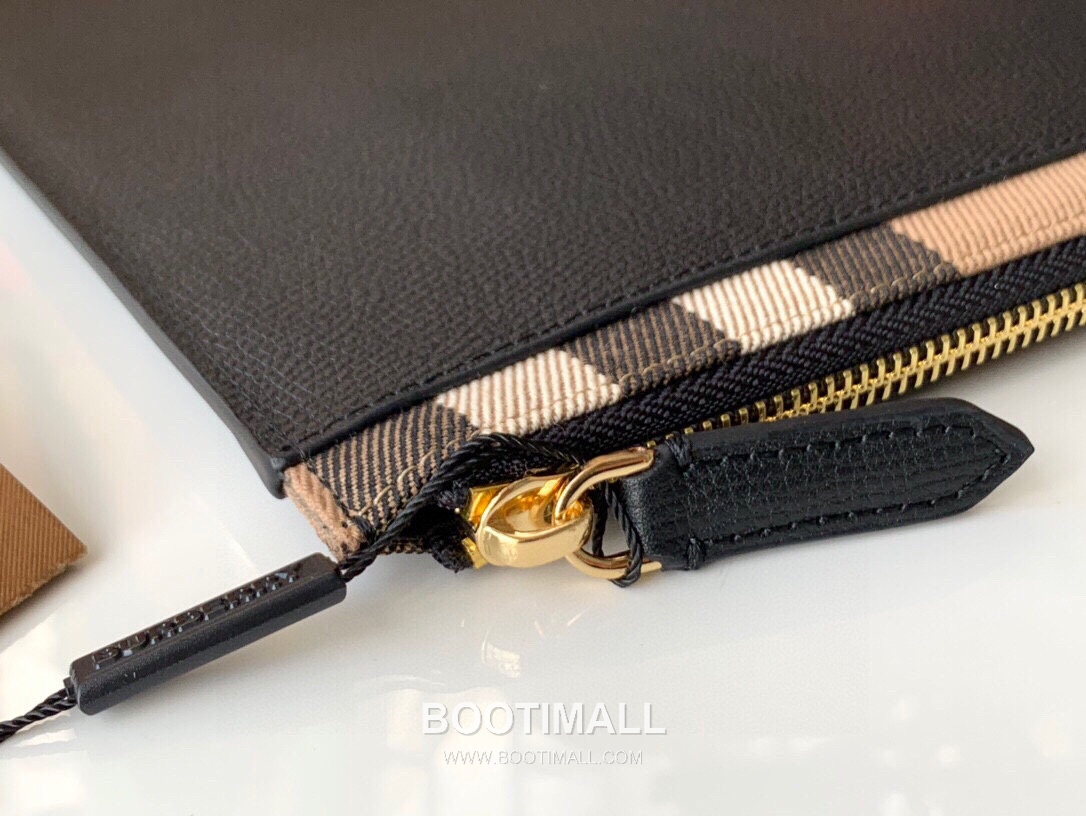 Burberry House Check Canvas Grained Leather Clutch Pouch Bag with Zip Detail 버버리 하우스 체크 캔버스 그레인 가죽 클러치 파우치백 지퍼 디테일 006132 30cm 7