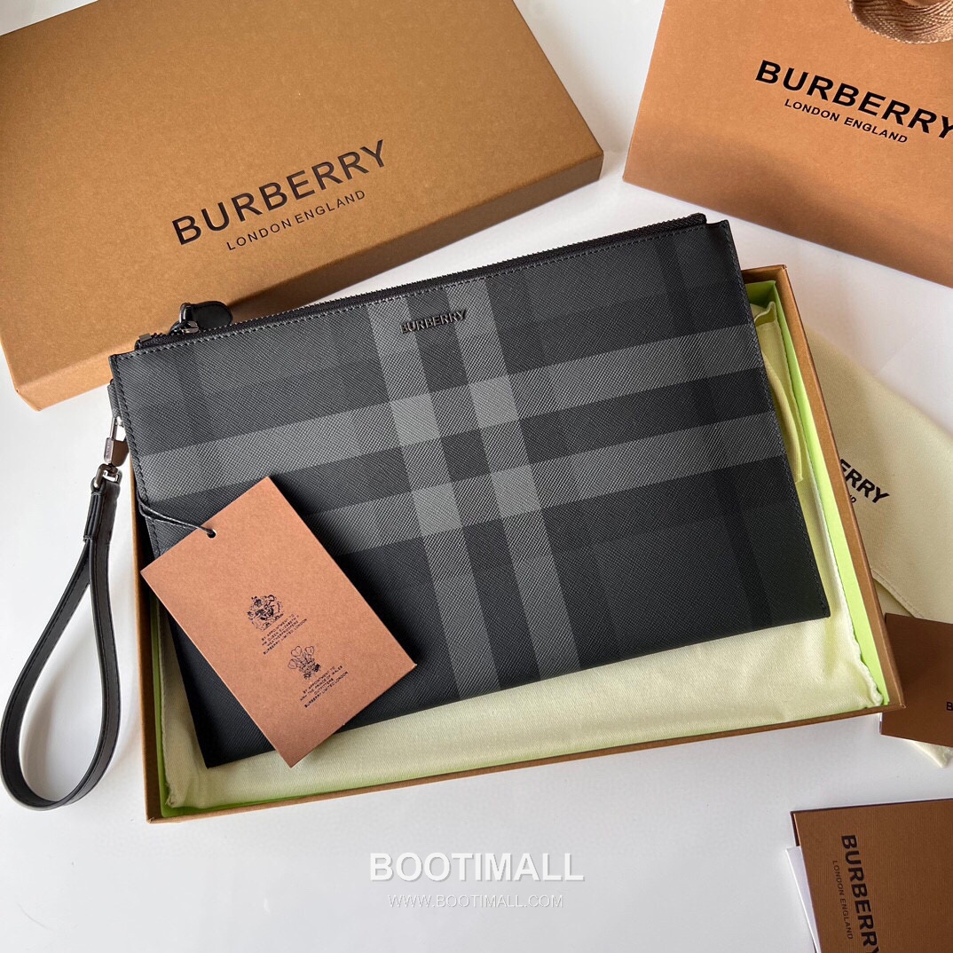 Burberry London Check Grained Calfskin Clutch Pouch Bag with B Logo Detail 버버리 런던 체크 그레인 송아지 가죽 클러치 파우치백 B 로고 261135 30cm 1