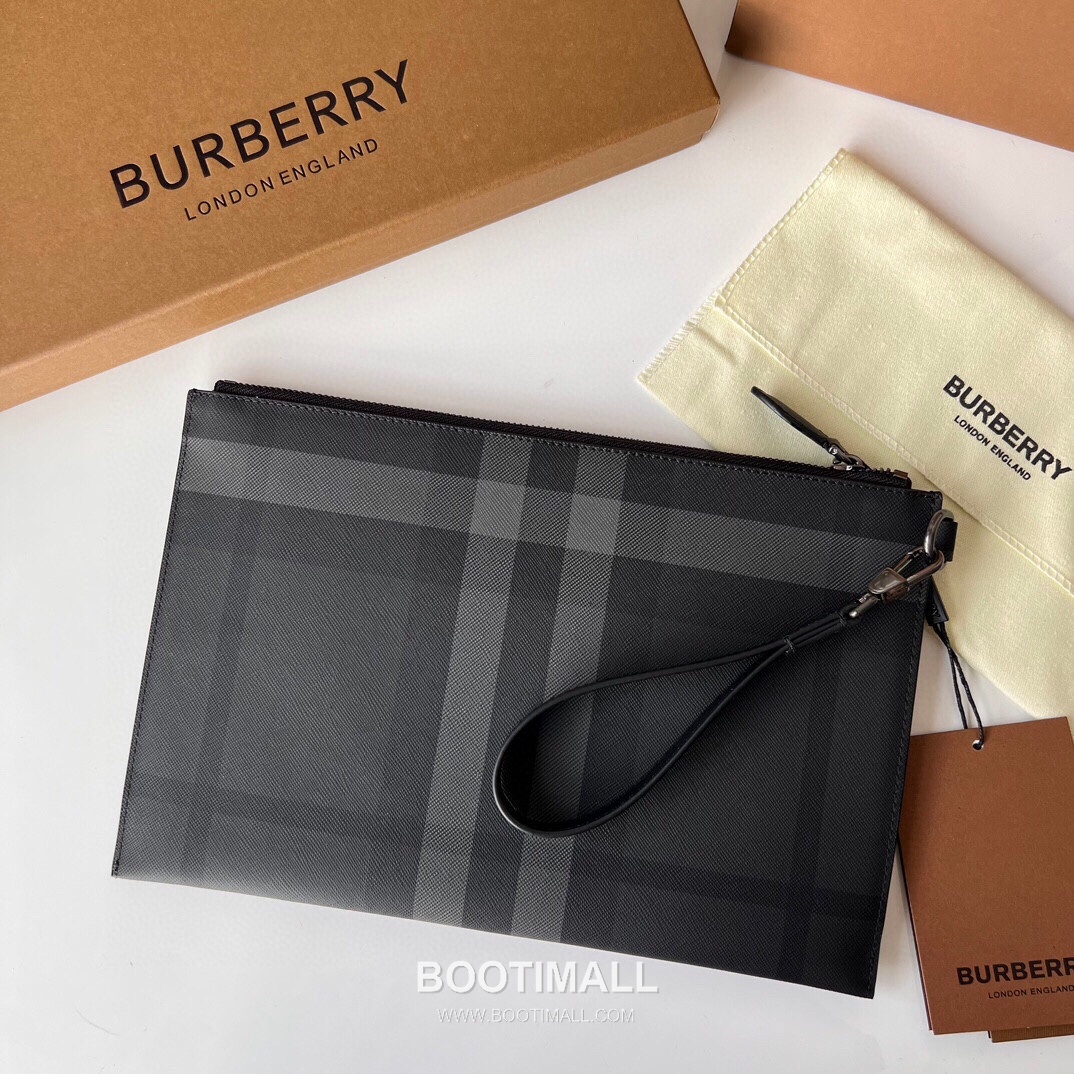 Burberry London Check Grained Calfskin Clutch Pouch Bag with B Logo Detail 버버리 런던 체크 그레인 송아지 가죽 클러치 파우치백 B 로고 261135 30cm 3