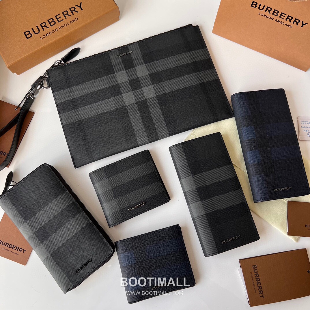 Burberry London Check Grained Calfskin Clutch Pouch Bag with B Logo Detail 버버리 런던 체크 그레인 송아지 가죽 클러치 파우치백 B 로고 261135 30cm 9