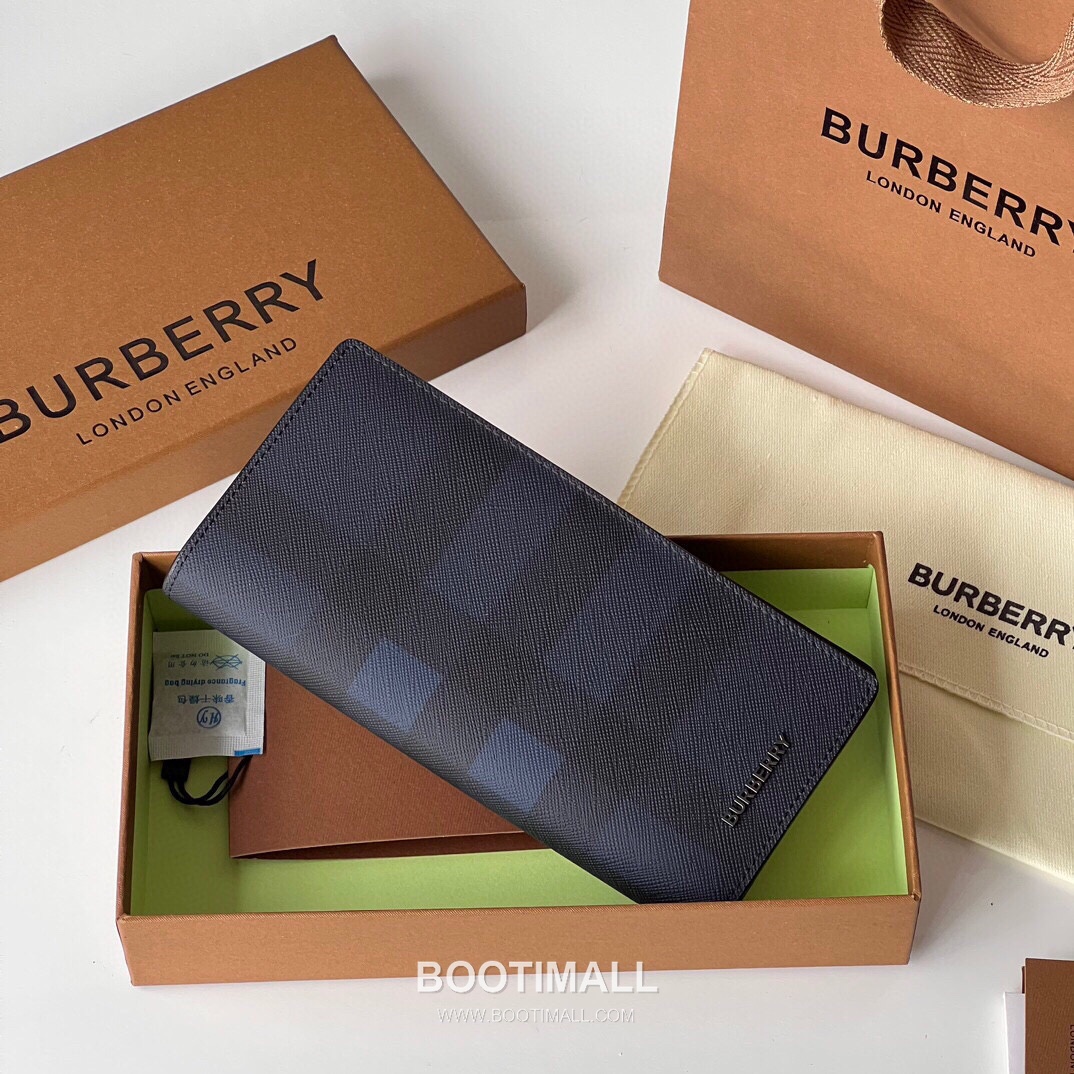 Burberry London Check Grained Calfskin Bi-Fold Wallet with B Logo Detail 버버리 런던 체크 그레인 송아지 가죽 반지갑 B 로고 785132 19cm 1