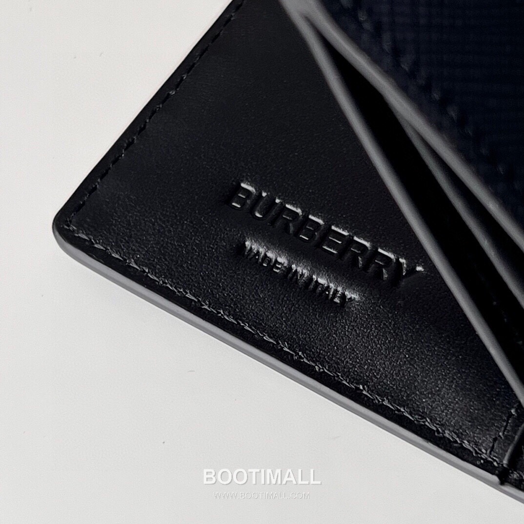 Burberry London Check Grained Calfskin Bi-Fold Wallet with B Logo Detail 버버리 런던 체크 그레인 송아지 가죽 반지갑 B 로고 785132 19cm 5