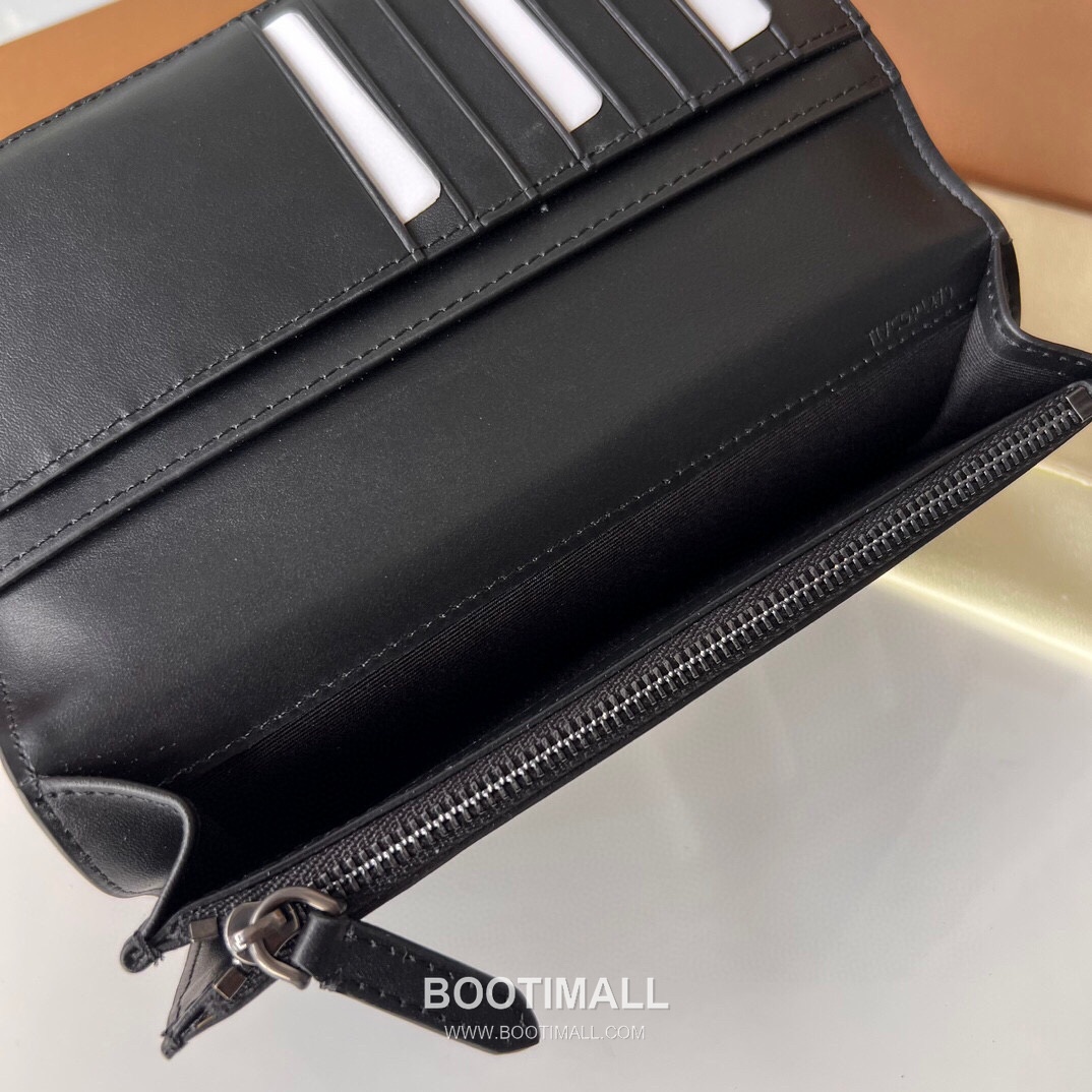 Burberry London Check Grained Calfskin Bi-Fold Wallet with B Logo Detail 버버리 런던 체크 그레인 송아지 가죽 반지갑 B 로고 785132 19cm 7