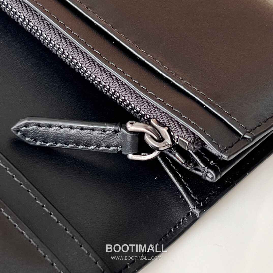 Burberry London Check Grained Calfskin Bi-Fold Wallet with B Logo Detail 버버리 런던 체크 그레인 송아지 가죽 반지갑 B 로고 785132 19cm 8