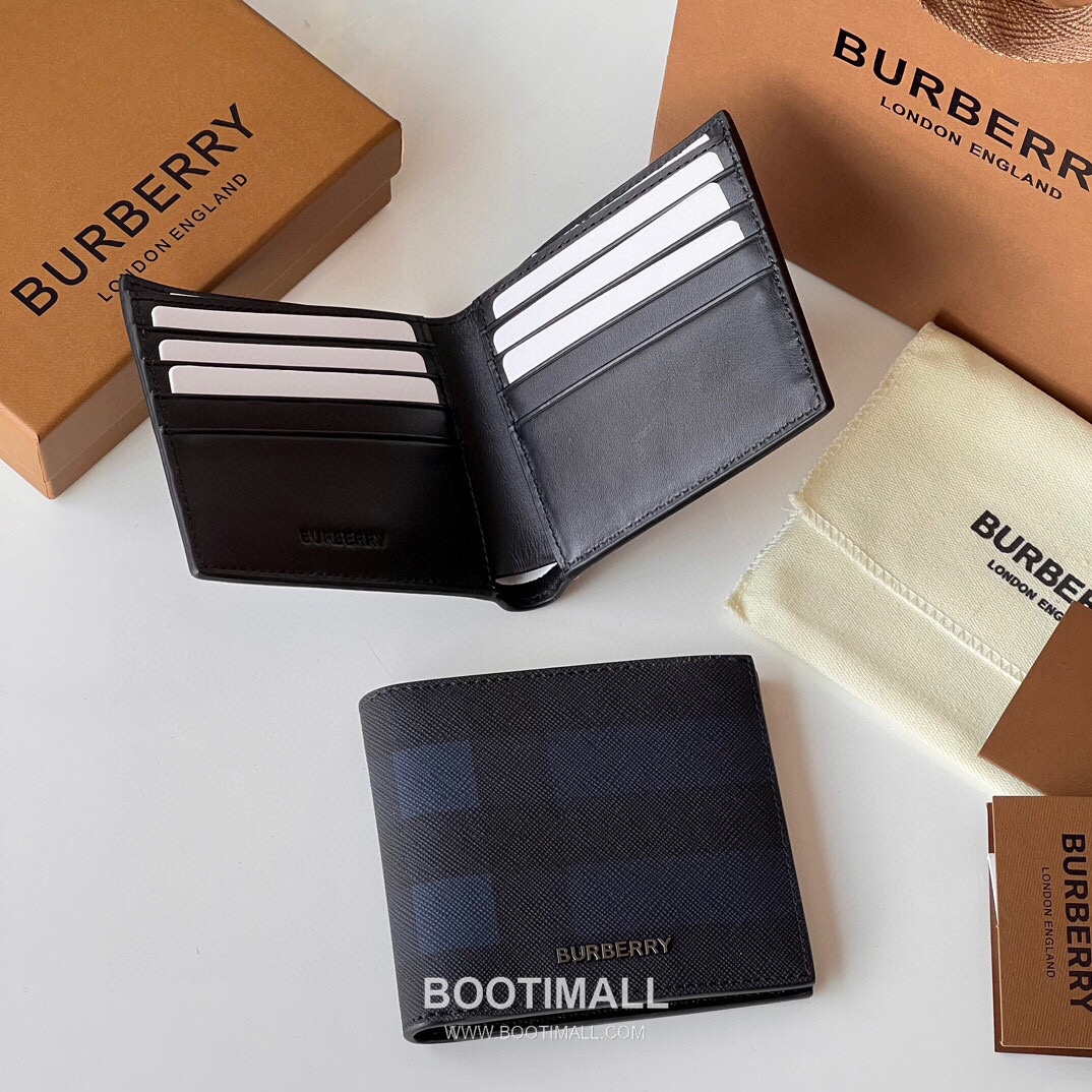 Burberry London Check Grained Calfskin Compact Bi-Fold Wallet with B Logo Detail 버버리 런던 체크 그레인 송아지 가죽 컴팩트 반지갑 B 로고 823128 11cm 1
