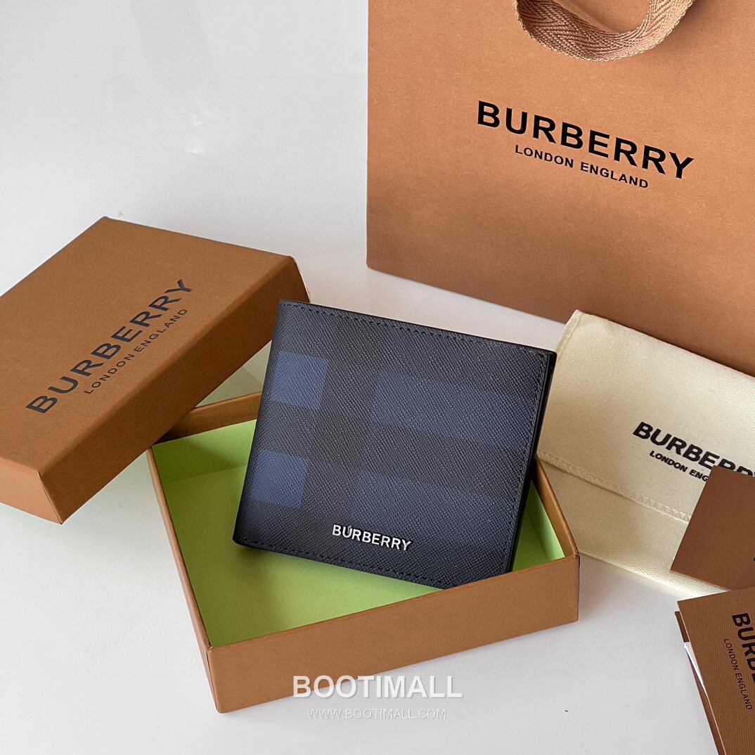 Burberry London Check Grained Calfskin Compact Bi-Fold Wallet with B Logo Detail 버버리 런던 체크 그레인 송아지 가죽 컴팩트 반지갑 B 로고 823128 11cm 2