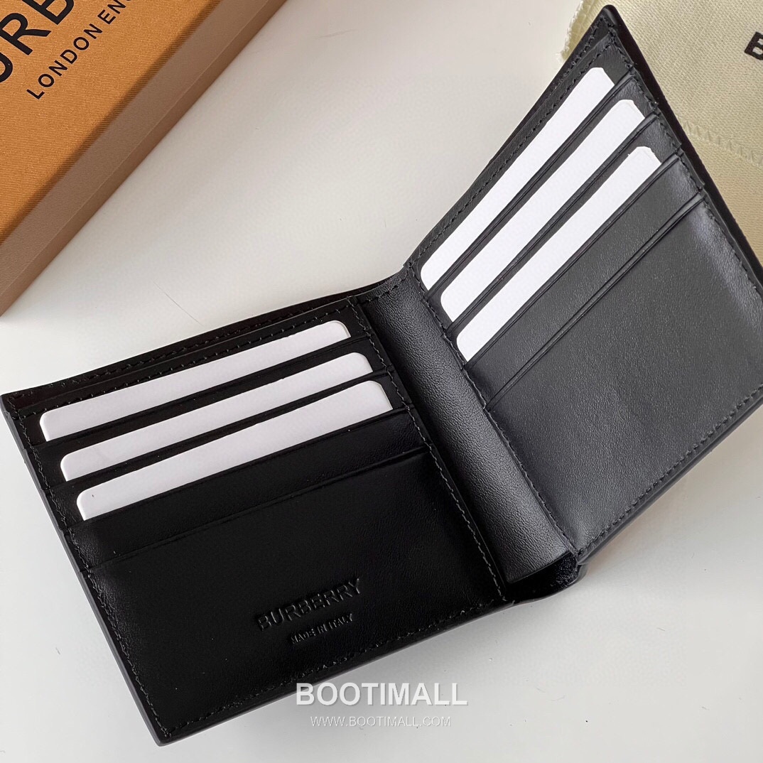 Burberry London Check Grained Calfskin Compact Bi-Fold Wallet with B Logo Detail 버버리 런던 체크 그레인 송아지 가죽 컴팩트 반지갑 B 로고 823128 11cm 7
