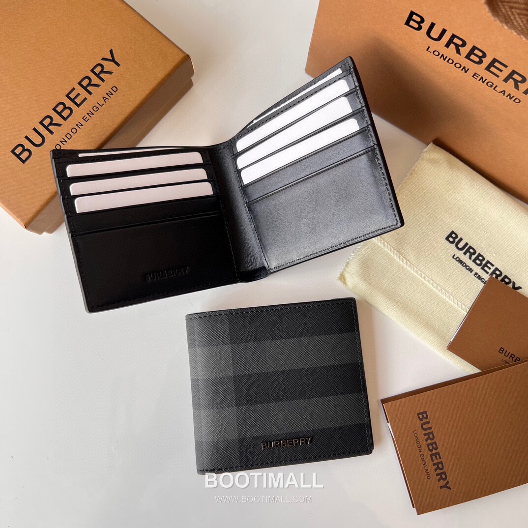 Burberry London Check Grained Calfskin Compact Bi-Fold Wallet with B Logo Detail 버버리 런던 체크 그레인 송아지 가죽 컴팩트 반지갑 B 로고 823128 11cm 1