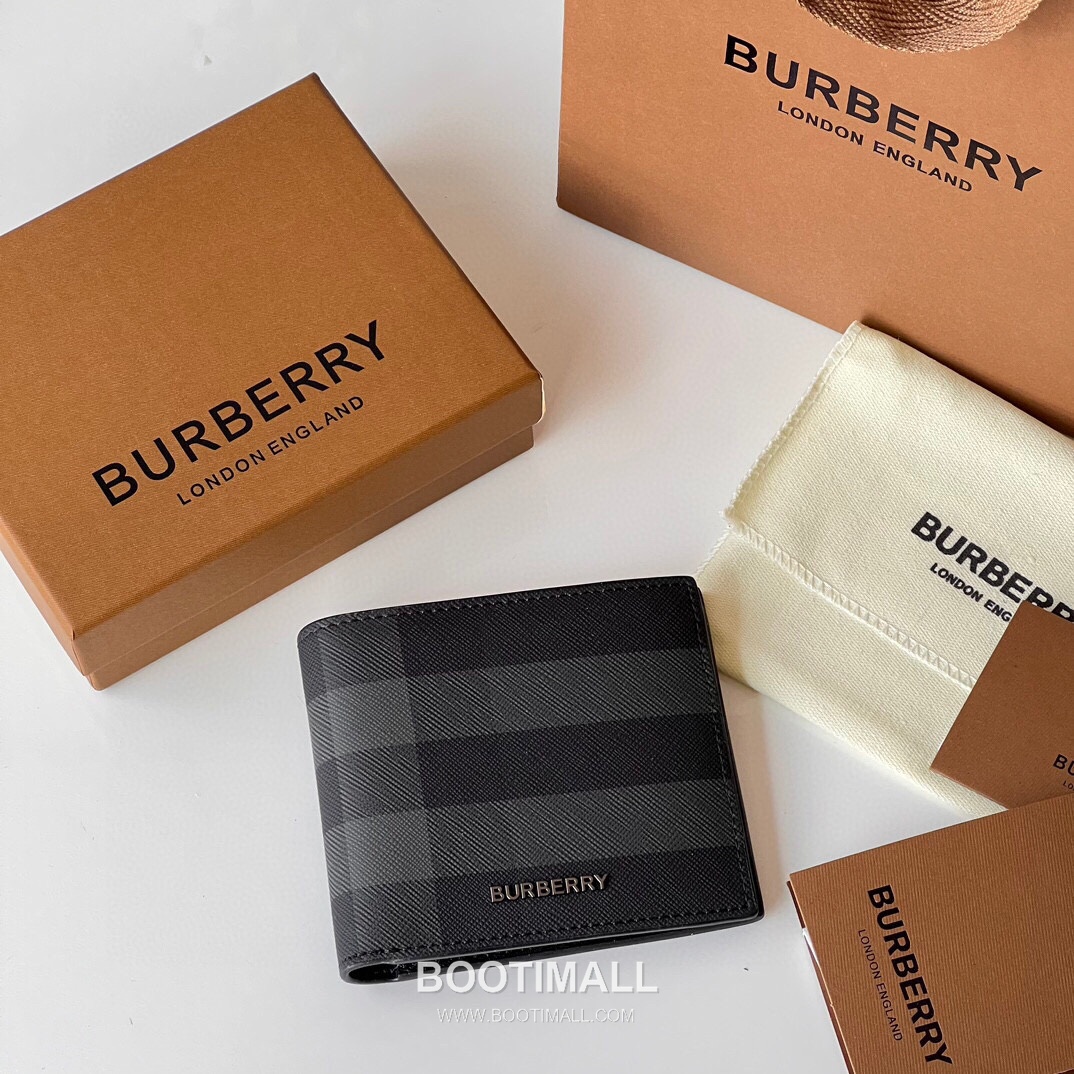 Burberry London Check Grained Calfskin Compact Bi-Fold Wallet with B Logo Detail 버버리 런던 체크 그레인 송아지 가죽 컴팩트 반지갑 B 로고 823128 11cm 3