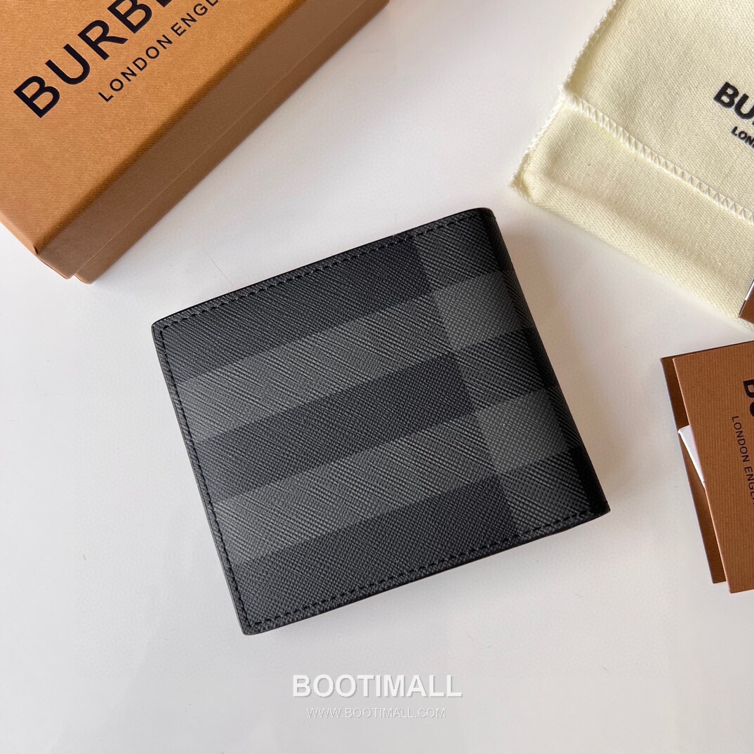 Burberry London Check Grained Calfskin Compact Bi-Fold Wallet with B Logo Detail 버버리 런던 체크 그레인 송아지 가죽 컴팩트 반지갑 B 로고 823128 11cm 4