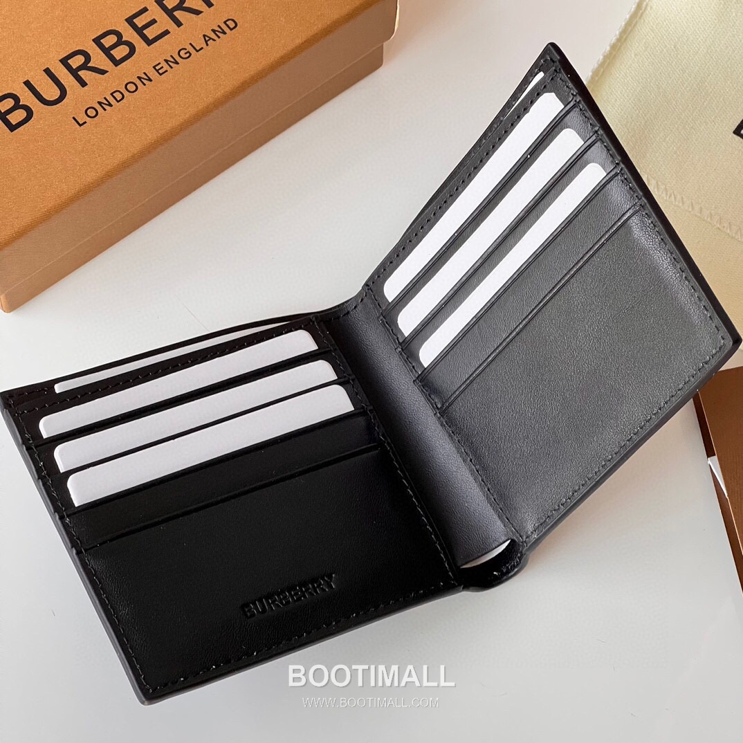 Burberry London Check Grained Calfskin Compact Bi-Fold Wallet with B Logo Detail 버버리 런던 체크 그레인 송아지 가죽 컴팩트 반지갑 B 로고 823128 11cm 7