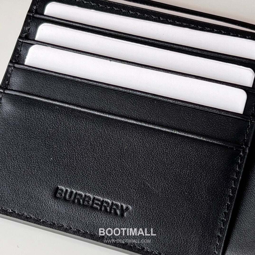 Burberry London Check Grained Calfskin Compact Bi-Fold Wallet with B Logo Detail 버버리 런던 체크 그레인 송아지 가죽 컴팩트 반지갑 B 로고 823128 11cm 8
