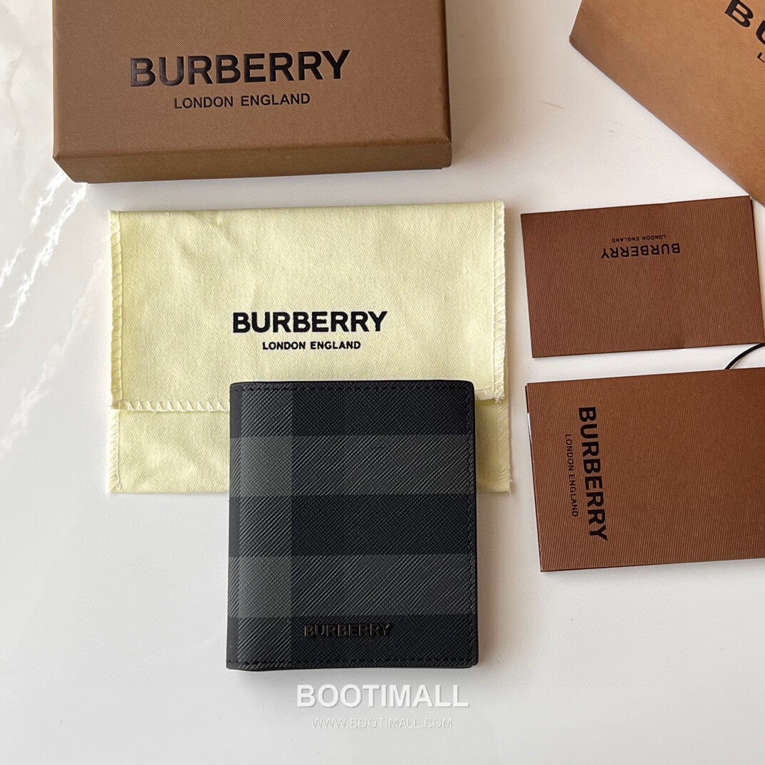 Burberry London Check Grained Calfskin Compact Bi-Fold Wallet with B Logo Detail 버버리 런던 체크 그레인 송아지 가죽 컴팩트 반지갑 B 로고 108129 9cm 2