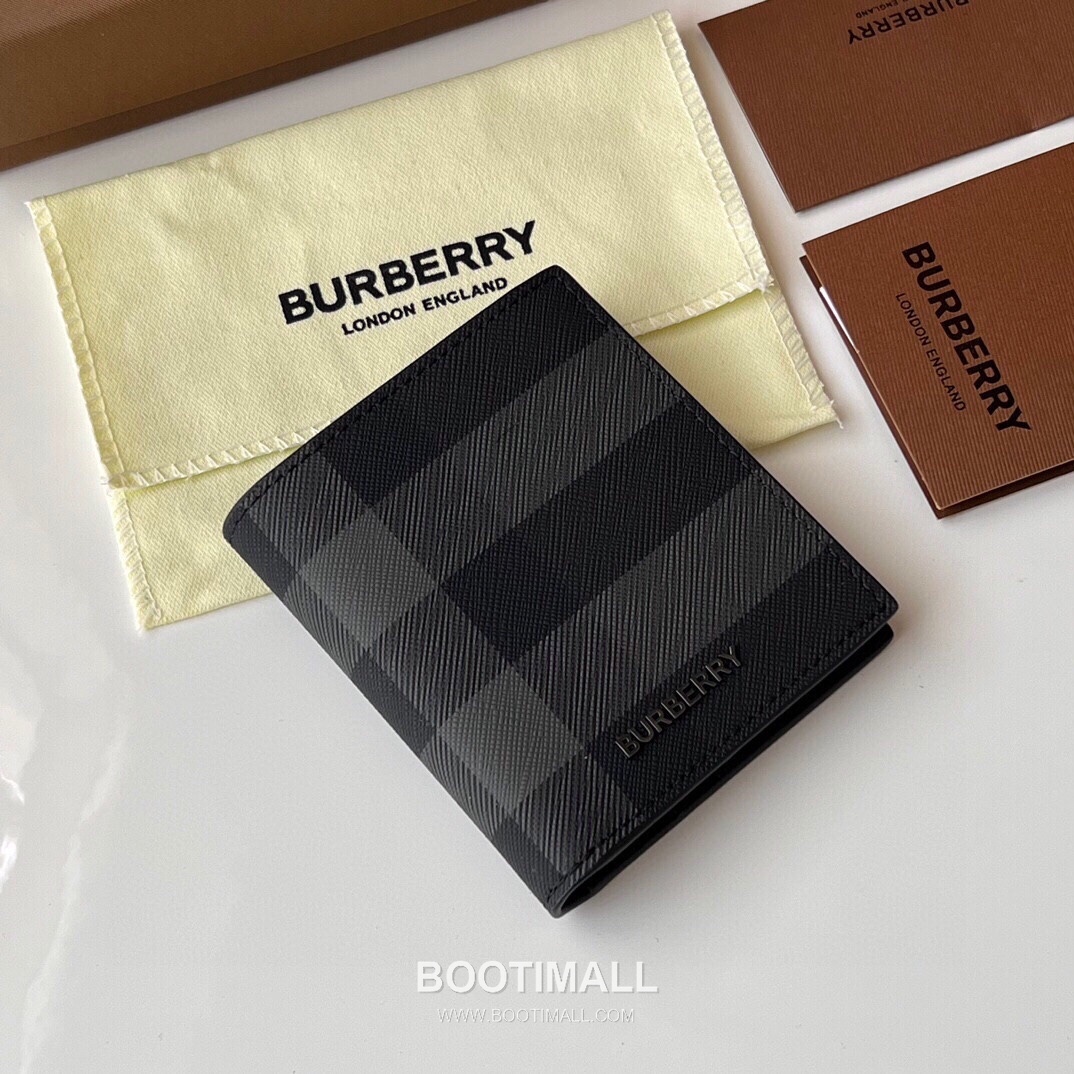 Burberry London Check Grained Calfskin Compact Bi-Fold Wallet with B Logo Detail 버버리 런던 체크 그레인 송아지 가죽 컴팩트 반지갑 B 로고 108129 9cm 3