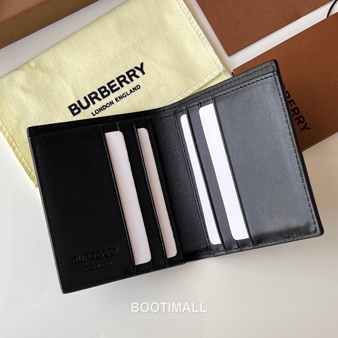 Burberry London Check Grained Calfskin Compact Bi-Fold Wallet with B Logo Detail 버버리 런던 체크 그레인 송아지 가죽 컴팩트 반지갑 B 로고 108129 9cm 6