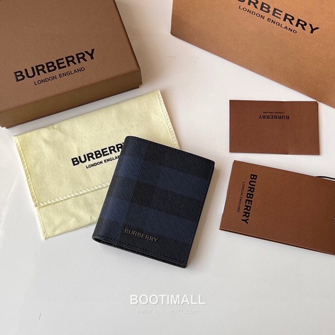 Burberry London Check Grained Calfskin Compact Bi-Fold Wallet with B Logo Detail 버버리 런던 체크 그레인 송아지 가죽 컴팩트 반지갑 B 로고 108129 9cm 2