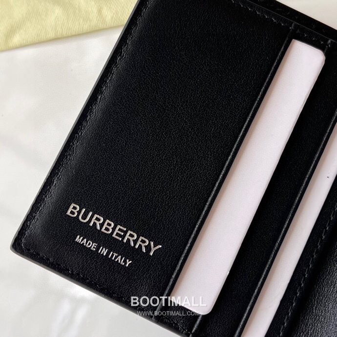 Burberry London Check Grained Calfskin Compact Bi-Fold Wallet with B Logo Detail 버버리 런던 체크 그레인 송아지 가죽 컴팩트 반지갑 B 로고 108129 9cm 7