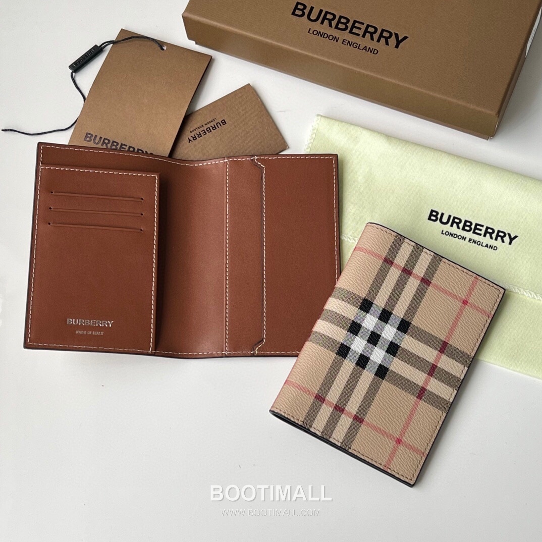 Burberry Check Canvas Calfskin Passport Holder Wallet with Folding Detail 버버리 체크 캔버스 송아지 가죽 여권지갑 폴딩 구조 173129 14cm 1