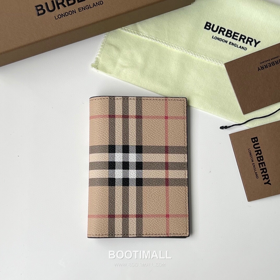 Burberry Check Canvas Calfskin Passport Holder Wallet with Folding Detail 버버리 체크 캔버스 송아지 가죽 여권지갑 폴딩 구조 173129 14cm 2