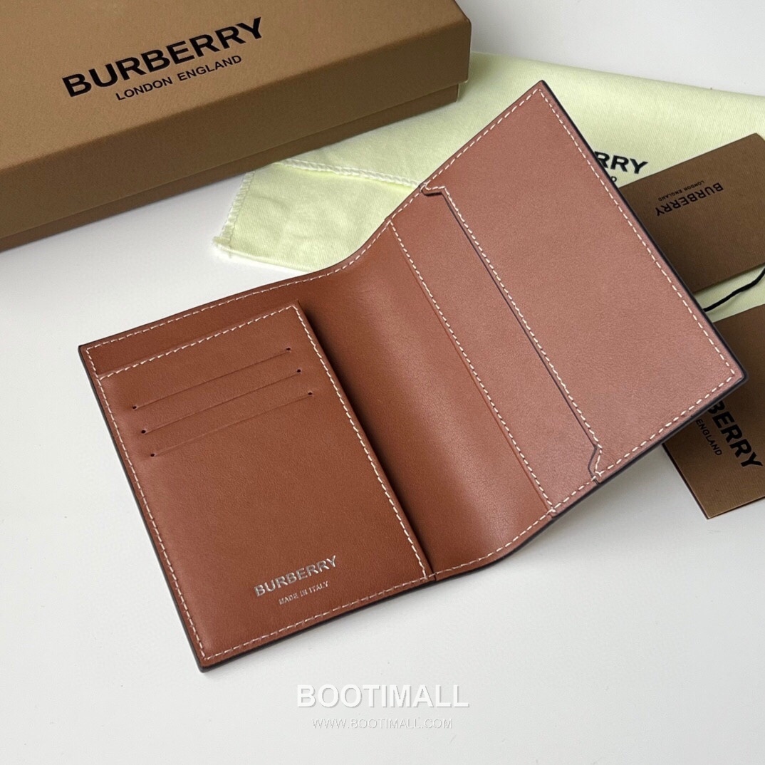 Burberry Check Canvas Calfskin Passport Holder Wallet with Folding Detail 버버리 체크 캔버스 송아지 가죽 여권지갑 폴딩 구조 173129 14cm 4