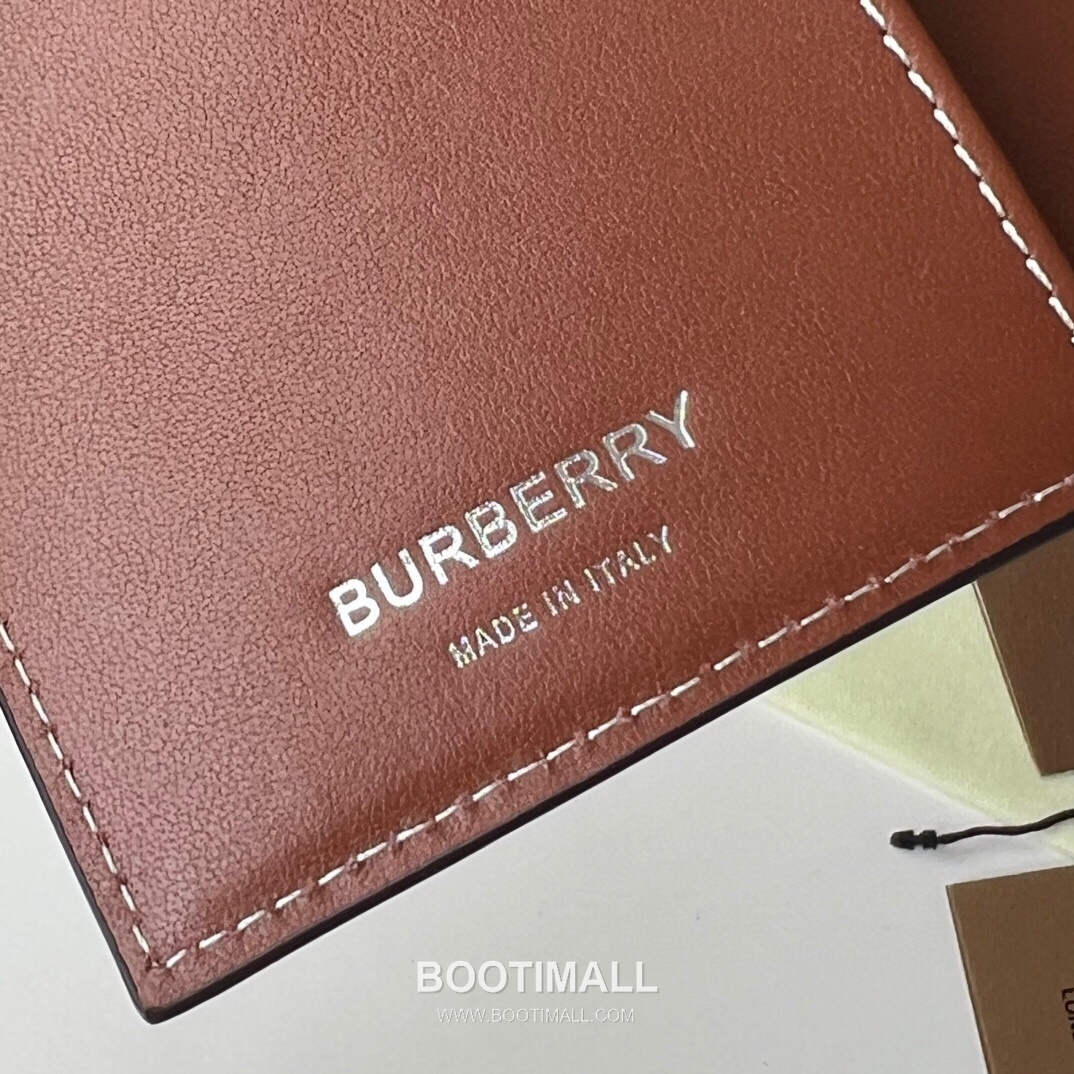 Burberry Check Canvas Calfskin Passport Holder Wallet with Folding Detail 버버리 체크 캔버스 송아지 가죽 여권지갑 폴딩 구조 173129 14cm 5
