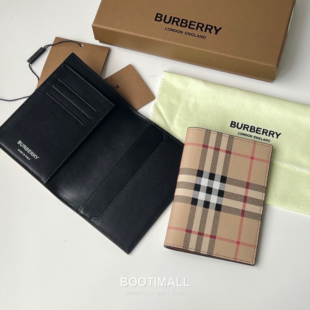 Burberry Check Canvas Calfskin Passport Holder Wallet with Folding Detail 버버리 체크 캔버스 송아지 가죽 여권지갑 폴딩 구조 173129 14cm 1