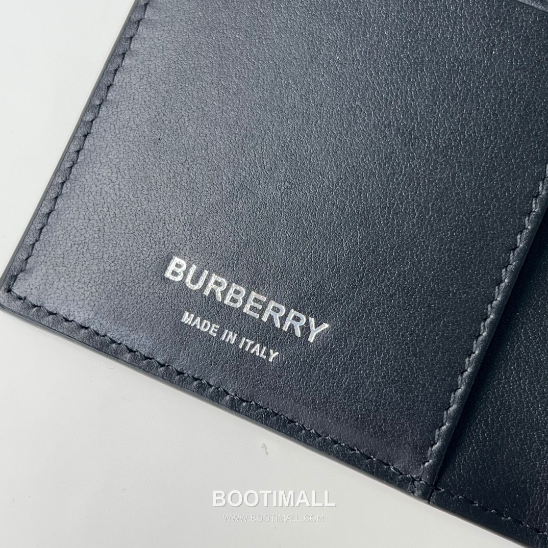 Burberry Check Canvas Calfskin Passport Holder Wallet with Folding Detail 버버리 체크 캔버스 송아지 가죽 여권지갑 폴딩 구조 173129 14cm 5