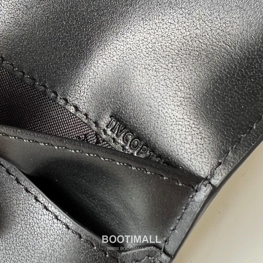 Burberry Check Canvas Calfskin Passport Holder Wallet with Folding Detail 버버리 체크 캔버스 송아지 가죽 여권지갑 폴딩 구조 173129 14cm 6