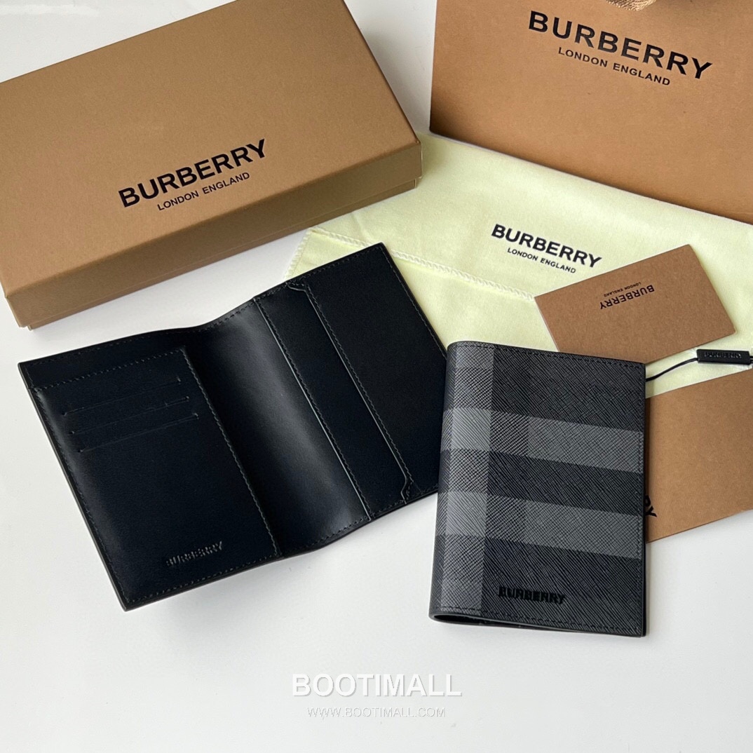 Burberry Check Canvas Calfskin Passport Holder Wallet with Folding Detail 버버리 체크 캔버스 송아지 가죽 여권지갑 폴딩 구조 173129 14cm 1