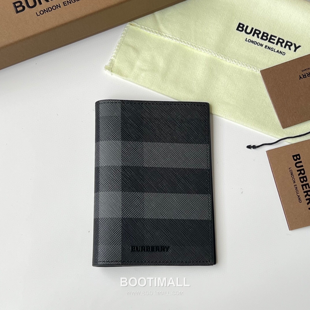 Burberry Check Canvas Calfskin Passport Holder Wallet with Folding Detail 버버리 체크 캔버스 송아지 가죽 여권지갑 폴딩 구조 173129 14cm 2