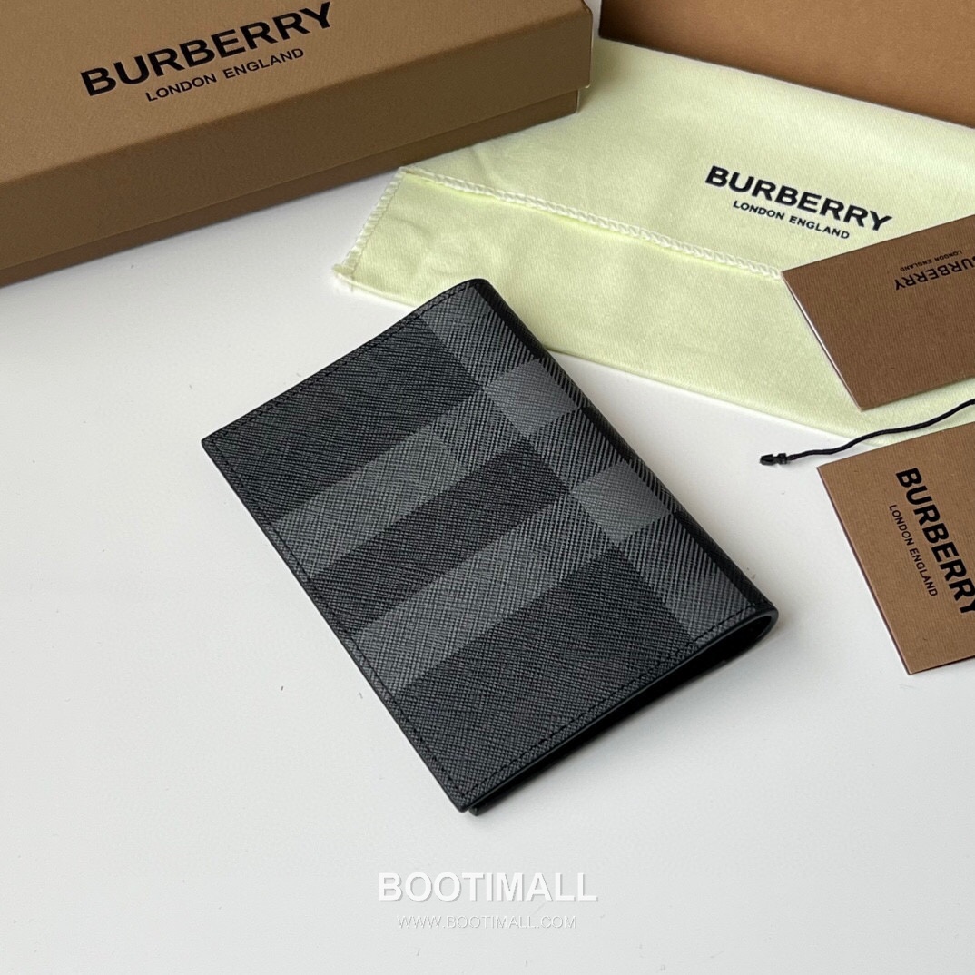 Burberry Check Canvas Calfskin Passport Holder Wallet with Folding Detail 버버리 체크 캔버스 송아지 가죽 여권지갑 폴딩 구조 173129 14cm 3