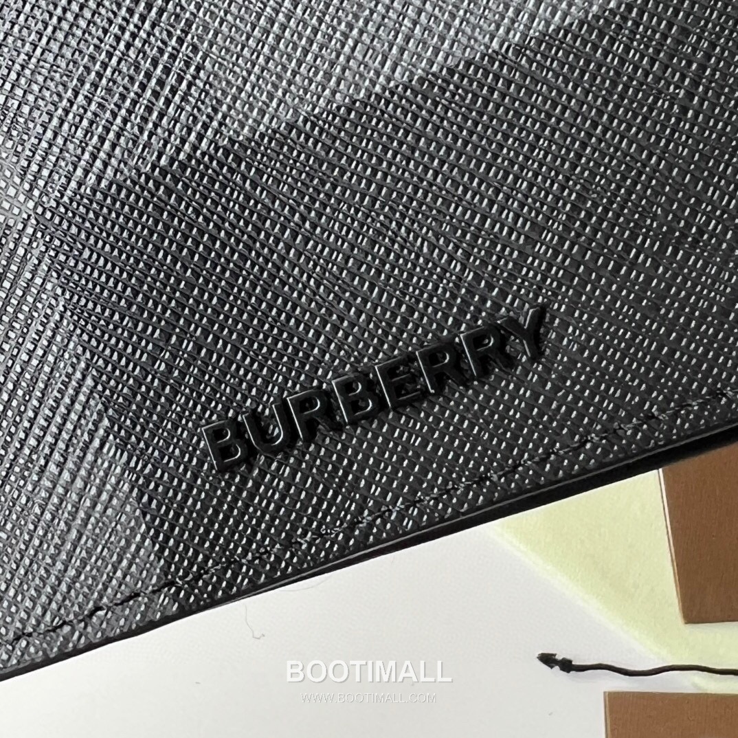 Burberry Check Canvas Calfskin Passport Holder Wallet with Folding Detail 버버리 체크 캔버스 송아지 가죽 여권지갑 폴딩 구조 173129 14cm 4