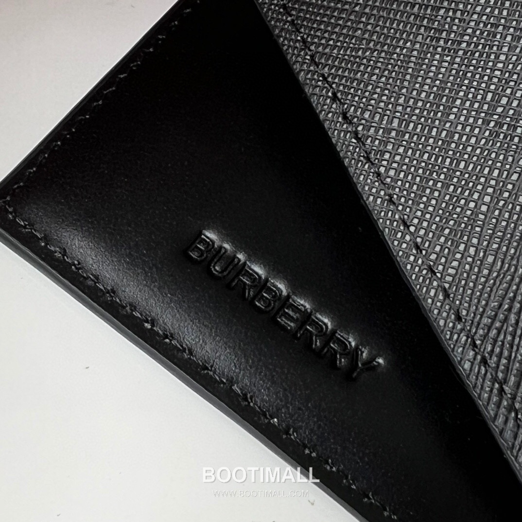 Burberry Check Canvas Calfskin Passport Holder Wallet with Folding Detail 버버리 체크 캔버스 송아지 가죽 여권지갑 폴딩 구조 173129 14cm 6