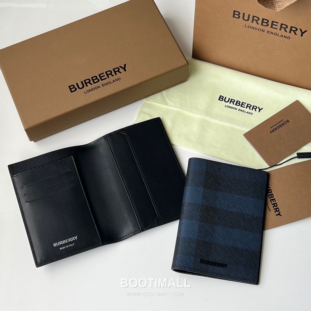 Burberry Check Canvas Calfskin Passport Holder Wallet with Folding Detail 버버리 체크 캔버스 송아지 가죽 여권지갑 폴딩 구조 173129 14cm 1