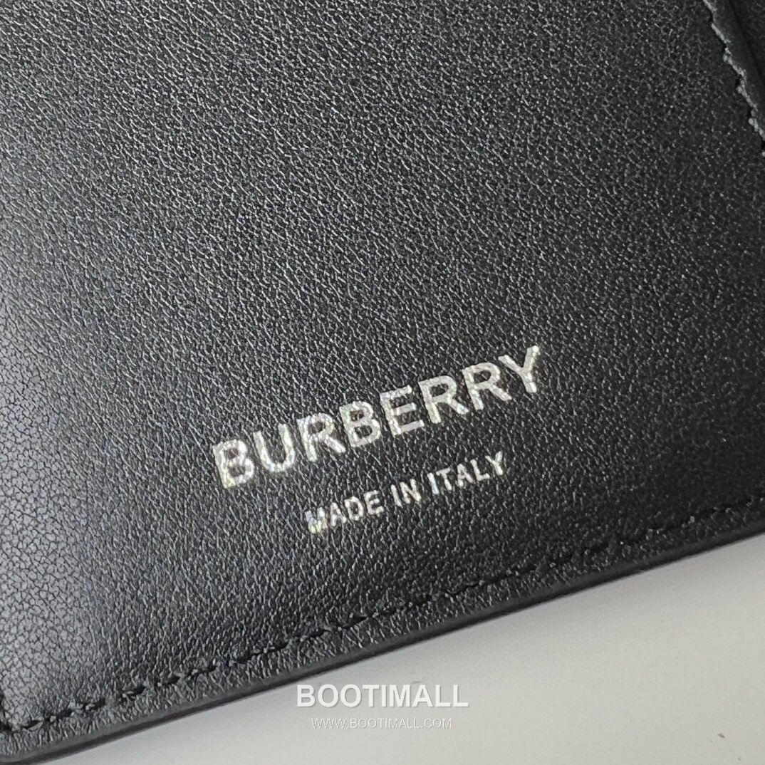 Burberry Check Canvas Calfskin Passport Holder Wallet with Folding Detail 버버리 체크 캔버스 송아지 가죽 여권지갑 폴딩 구조 173129 14cm 4