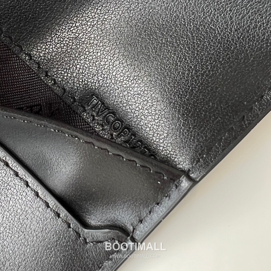 Burberry Check Canvas Calfskin Passport Holder Wallet with Folding Detail 버버리 체크 캔버스 송아지 가죽 여권지갑 폴딩 구조 173129 14cm 6