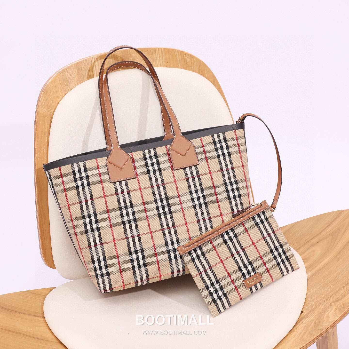 Burberry Reversible Canvas Tote Shopping Bag with Double Side Design 버버리 리버서블 캔버스 토트 쇼핑백 더블 사이드 121165 51.3cm 3