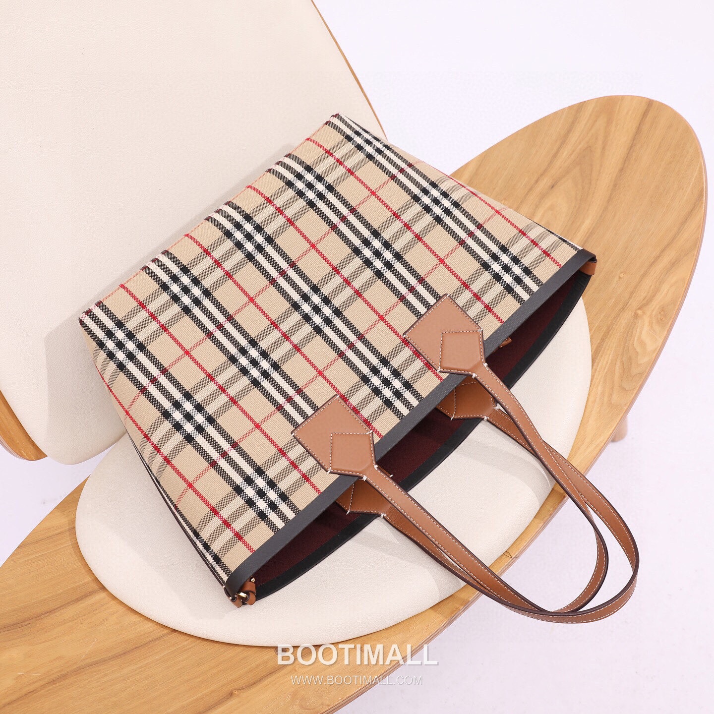 Burberry Reversible Canvas Tote Shopping Bag with Double Side Design 버버리 리버서블 캔버스 토트 쇼핑백 더블 사이드 121165 51.3cm 4