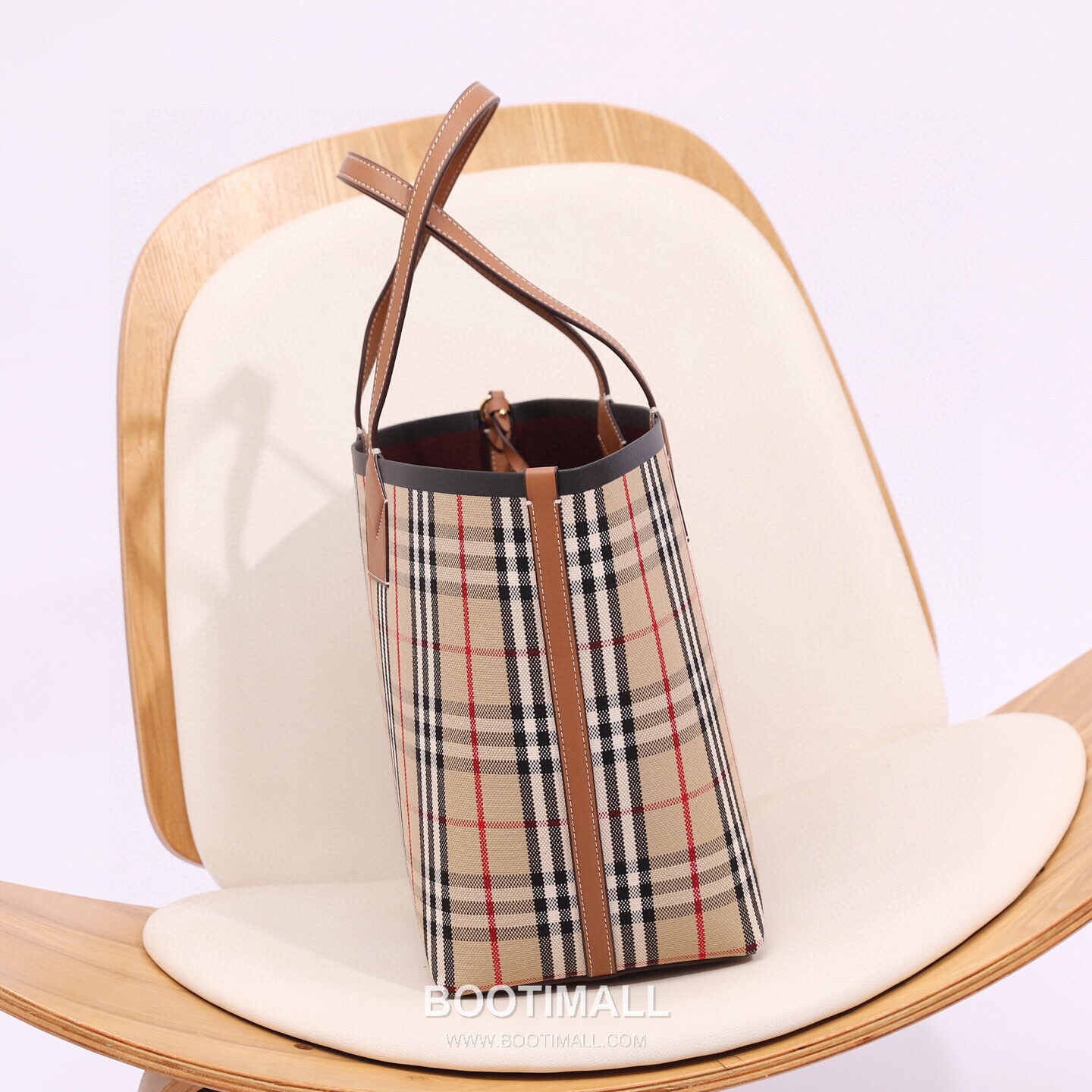 Burberry Reversible Canvas Tote Shopping Bag with Double Side Design 버버리 리버서블 캔버스 토트 쇼핑백 더블 사이드 121165 51.3cm 5