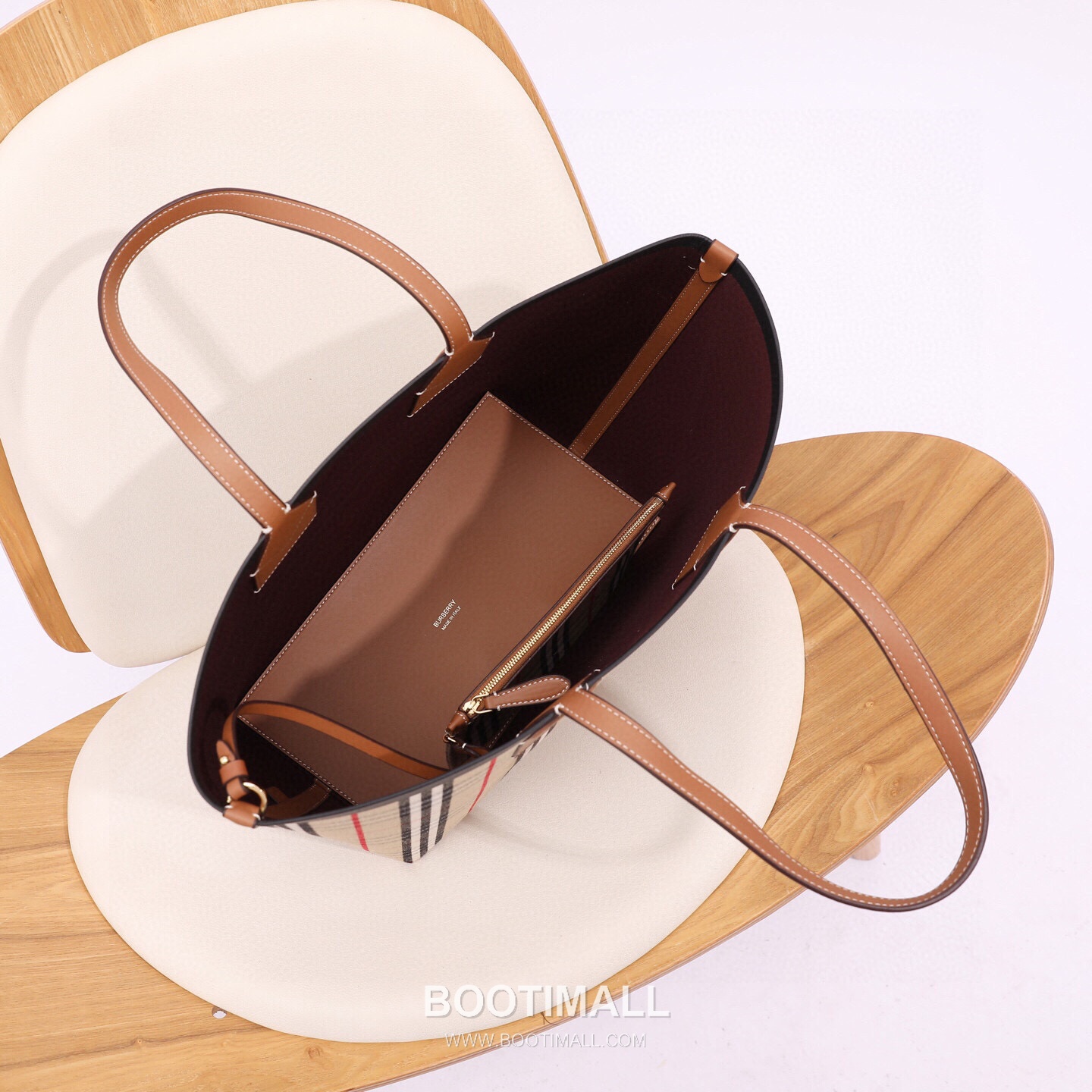 Burberry Reversible Canvas Tote Shopping Bag with Double Side Design 버버리 리버서블 캔버스 토트 쇼핑백 더블 사이드 121165 51.3cm 10