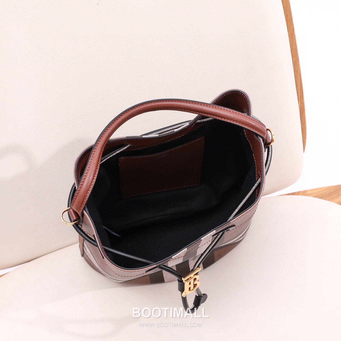 Burberry Birch Brown Check Canvas Bucket Bag with Leather Trim Detail 버버리 버치 브라운 체크 캔버스 버킷백 가죽 트림 070160 26cm 8