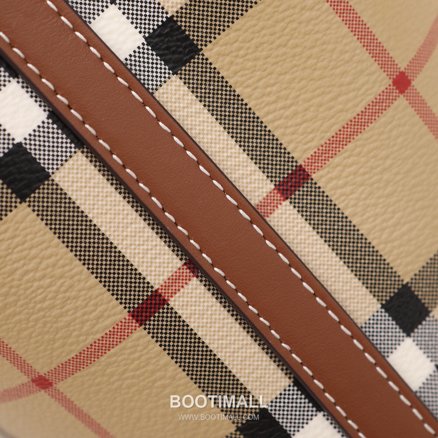 Burberry Birch Brown Check Canvas Bucket Bag with Leather Trim Detail 버버리 버치 브라운 체크 캔버스 버킷백 가죽 트림 070160 26cm 5