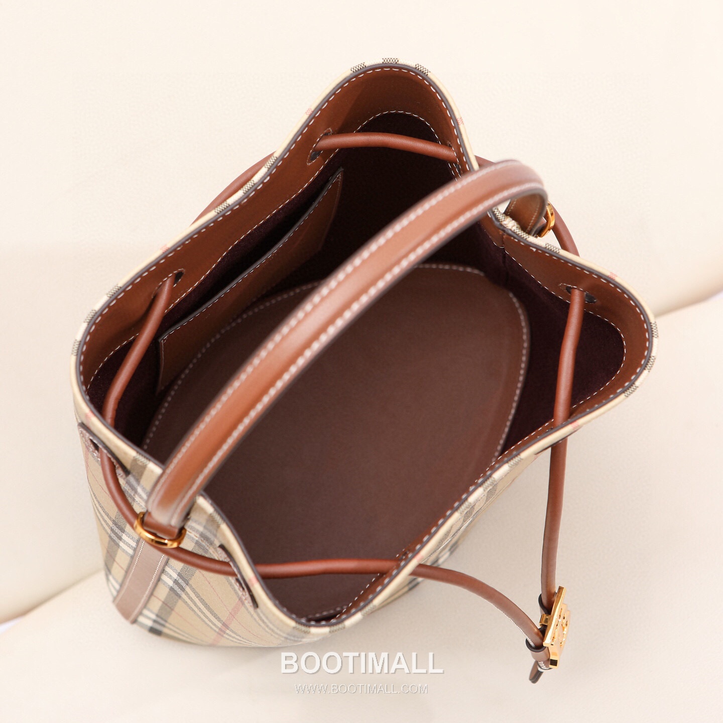 Burberry Birch Brown Check Canvas Bucket Bag with Leather Trim Detail 버버리 버치 브라운 체크 캔버스 버킷백 가죽 트림 070160 26cm 7